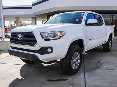 Used 2017 Toyota Tacoma SR5 image 4