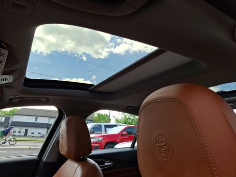 Used 2020 Alfa Romeo Giulia Ti w/ Active Blind Spot Package AWD/4WD image 14