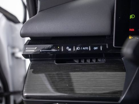 Used 2024 BMW 530i w/ Premium Package RWD image 35