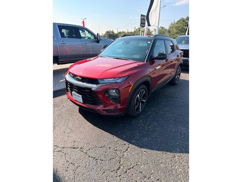Used 2021 Chevrolet TrailBlazer RS w/ Sun and Liftgate Package FWD image 2