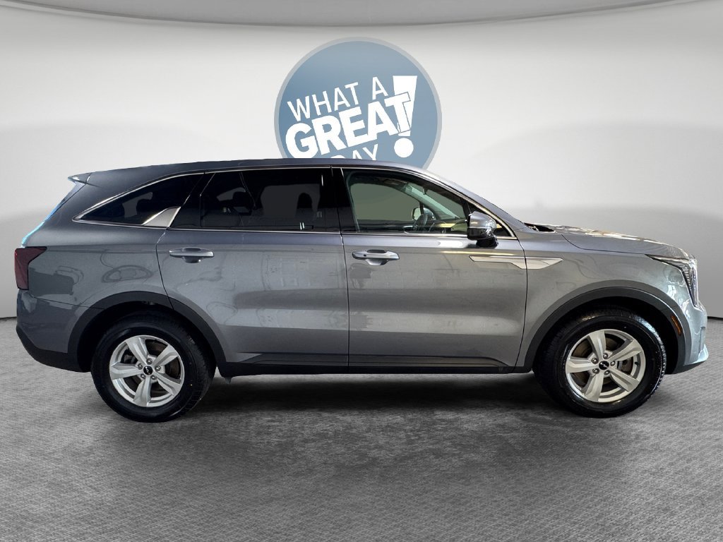 Certified 2024 Kia Sorento LX FWD image 2