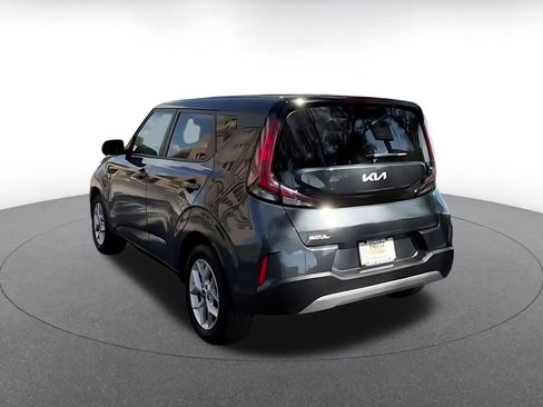 Used 2025 Kia Soul LX w/ LX Technology Package FWD image 11