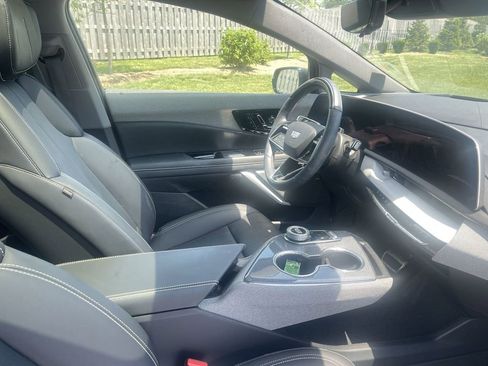 Certified 2025 Cadillac Optiq Luxury 2 w/ LPO, Floor Liner Package AWD/4WD image 27