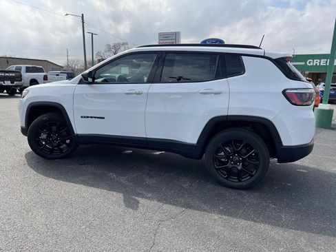 New 2026 Jeep Compass Latitude image 9