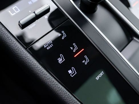 Certified 2026 Porsche Macan AWD/4WD image 25