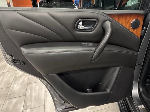 Used 2017 INFINITI QX80 4WD w/ Deluxe Technology Package image 31