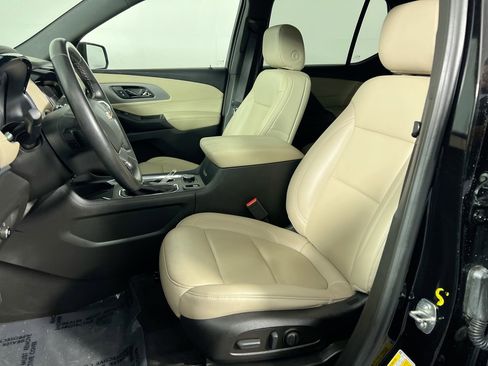 Used 2023 Chevrolet Traverse LT image 12