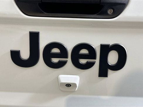 Used 2024 Jeep Gladiator Sport image 33