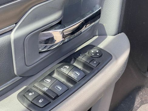 Used 2017 RAM 1500 SLT AWD/4WD image 14