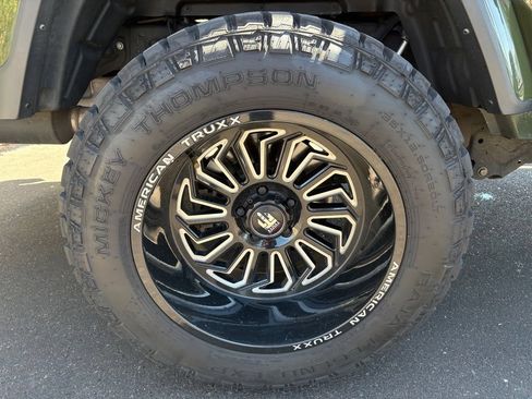 Used 2023 Jeep Gladiator Sport AWD/4WD image 4