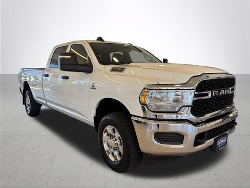 Used 2024 RAM 2500 Tradesman w/ Chrome Appearance Group AWD/4WD image 5