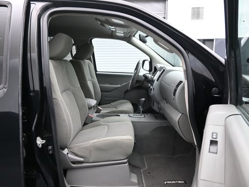 Used 2020 Nissan Frontier SV image 12