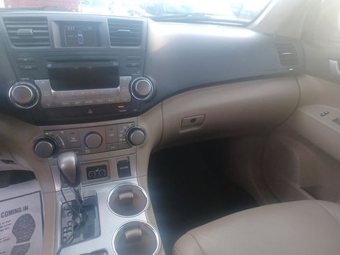 Used 2012 Toyota Highlander SE image 12