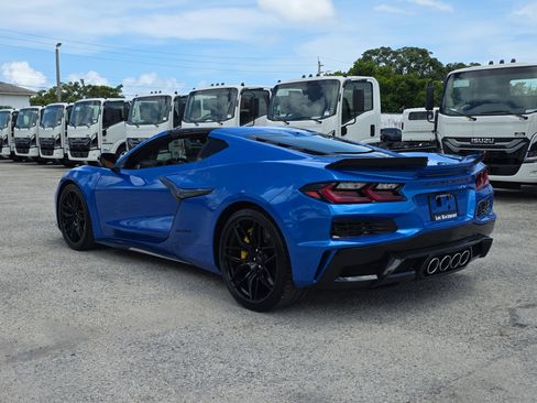 Used 2025 Chevrolet Corvette Z06 RWD image 5