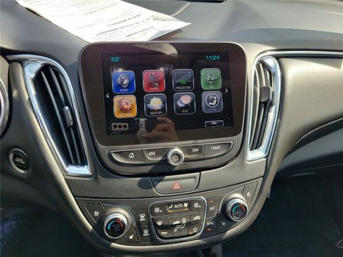 Used 2017 Chevrolet Malibu Premier image 27