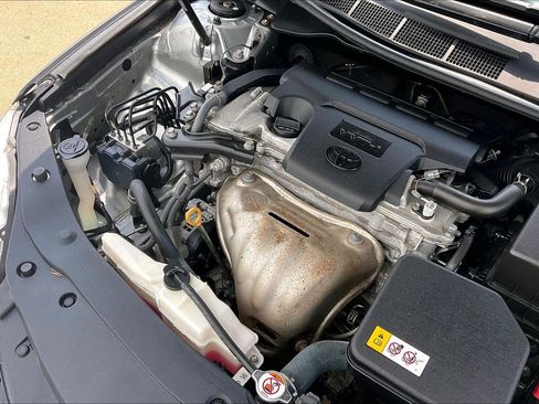 Used 2017 Toyota Camry XLE w/ Moonroof Package FWD image 36