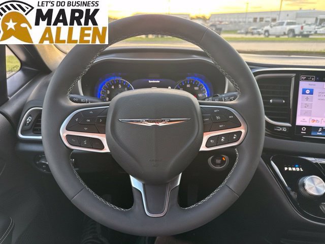 Used 2026 Chrysler Pacifica Select FWD image 12
