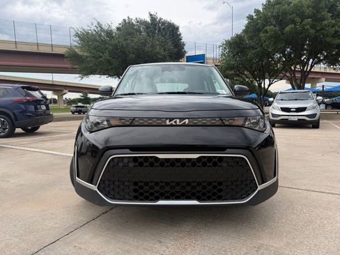 Used 2025 Kia Soul LX w/ LX Technology Package FWD image 4