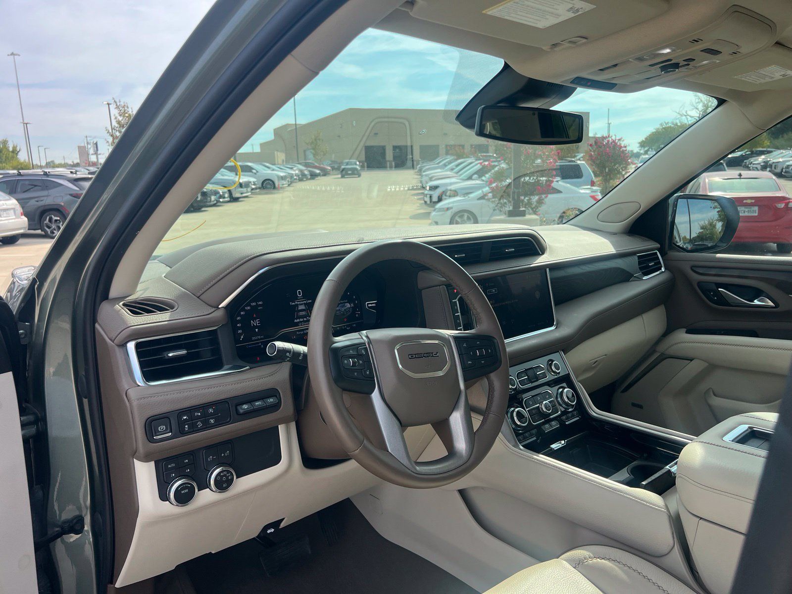 Used 2023 GMC Yukon Denali w/ LPO, Floor Liner Package AWD/4WD image 3