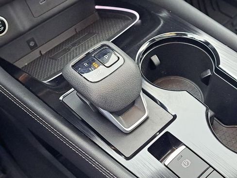 Used 2021 Nissan Rogue Platinum image 17