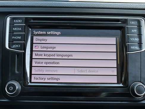 Used 2018 Volkswagen Jetta SE FWD image 32