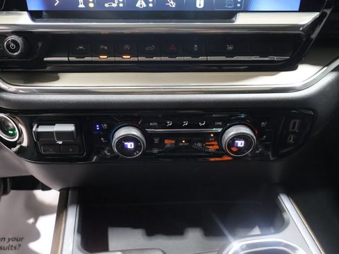 Used 2022 Chevrolet Silverado 1500 High Country w/ High Country Premium Package AWD/4WD image 29