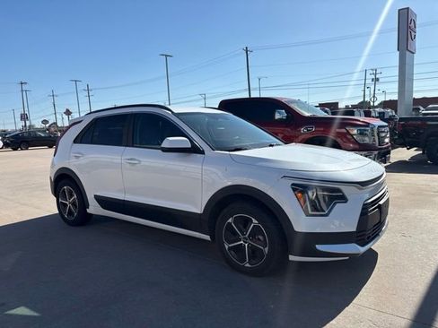 Used 2024 Kia Niro LX FWD image 2
