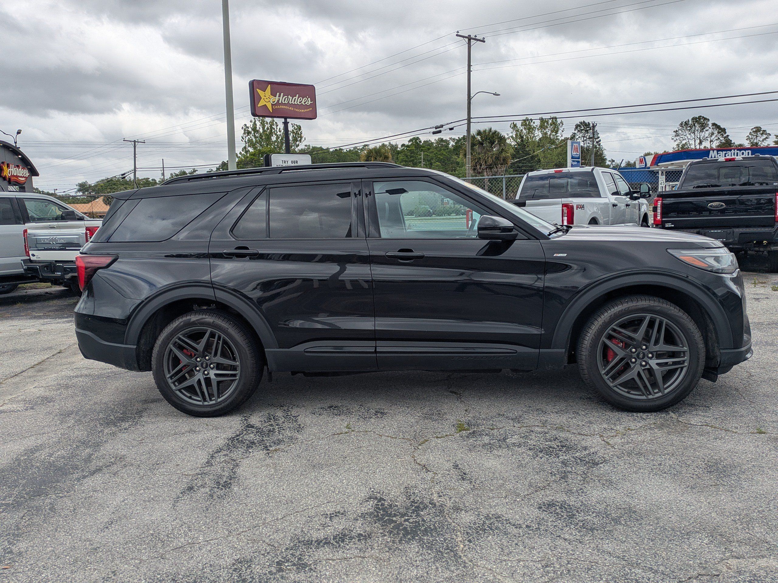 Used 2025 Ford Explorer ST-Line w/ Premium Package AWD/4WD image 3