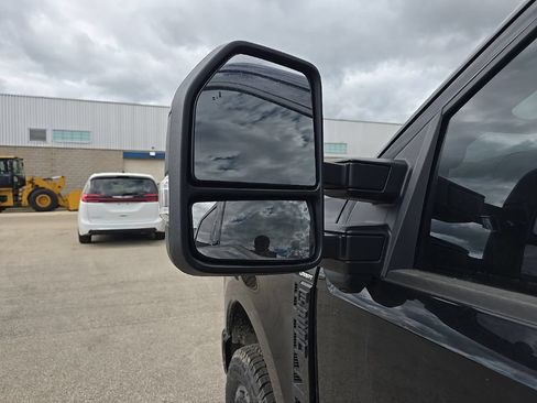 Used 2025 Ford F250 Lariat w/ Black Appearance Package AWD/4WD image 6
