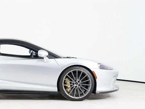 Used 2022 McLaren GT RWD image 15