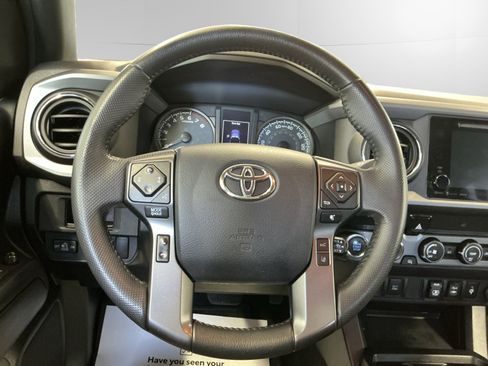 Certified 2019 Toyota Tacoma TRD Off-Road AWD/4WD image 12