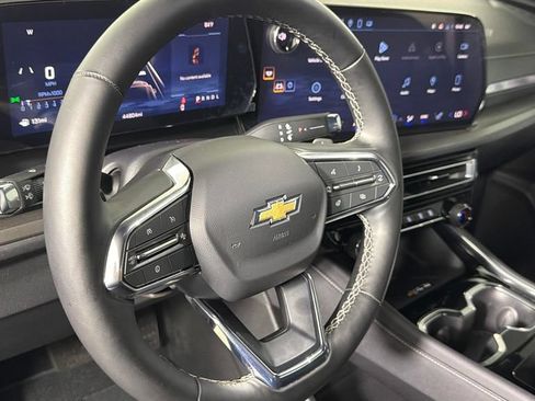Used 2025 Chevrolet Traverse LT FWD image 24