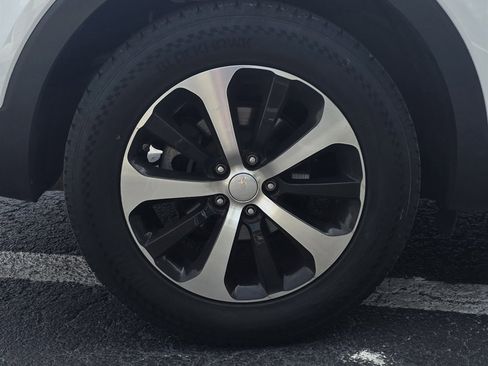Used 2018 Kia Sorento EX FWD image 39
