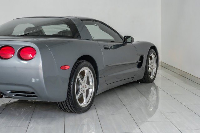 Used 2003 Chevrolet Corvette Coupe w/ Preferred Equipment Group RWD image 54