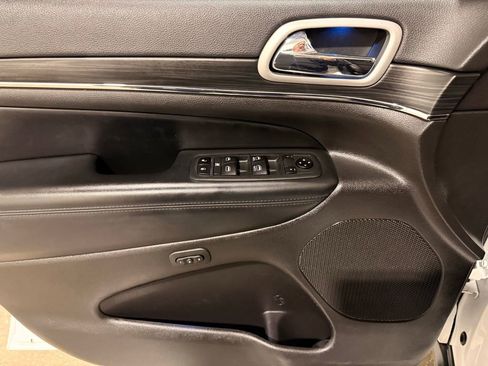 Used 2020 Jeep Grand Cherokee Limited image 13