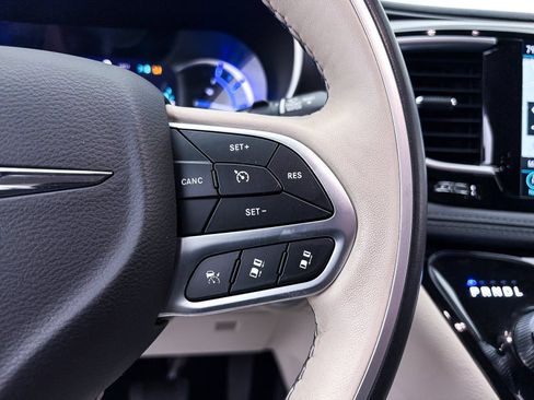 Used 2020 Chrysler Pacifica Limited w/ Advanced Safetytec Group FWD image 35