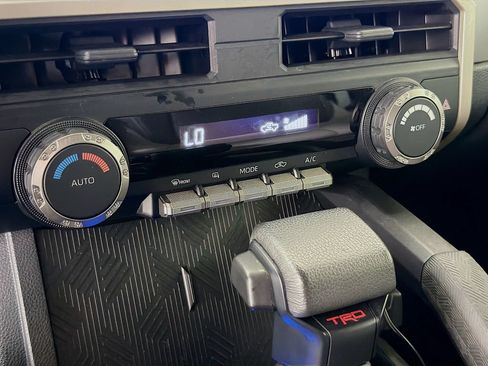 Used 2024 Toyota Tacoma TRD Sport RWD image 19