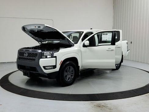 Used 2025 Nissan Frontier SV w/ SV Convenience Package image 11