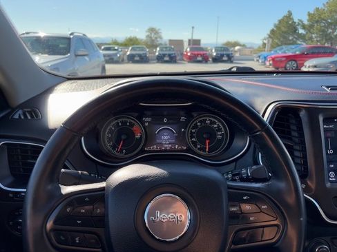 Used 2021 Jeep Cherokee Trailhawk image 18