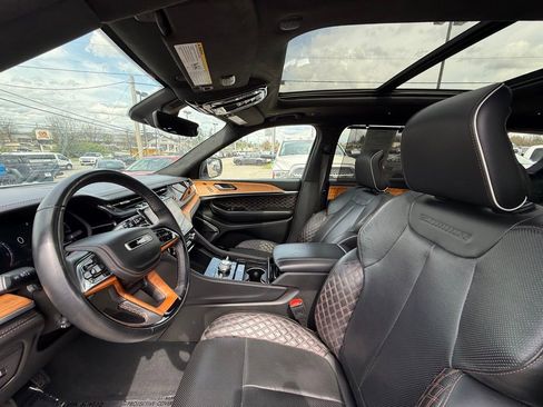 Used 2023 Jeep Grand Cherokee L Summit AWD/4WD image 12