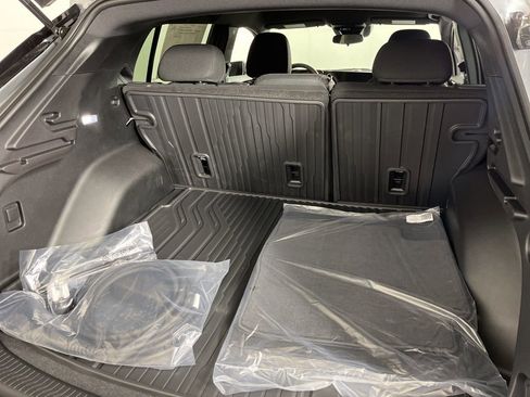 New 2026 Chevrolet Equinox EV LT image 9