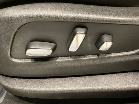 Used 2017 Cadillac XT5 Luxury FWD image 23