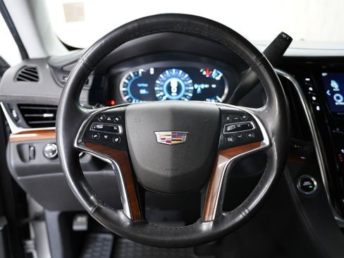 Used 2019 Cadillac Escalade Luxury AWD/4WD image 12