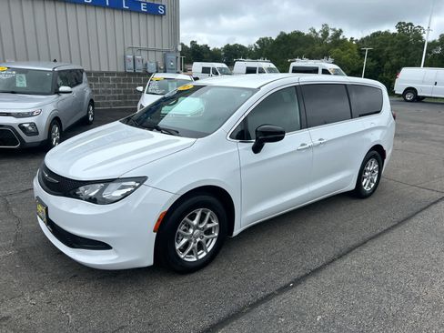 Used 2026 Chrysler Voyager LX FWD image 7