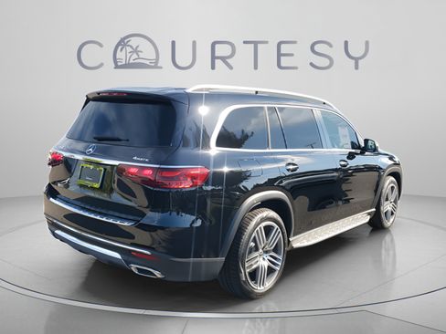 Certified 2026 Mercedes-Benz GLS 450 4MATIC image 4