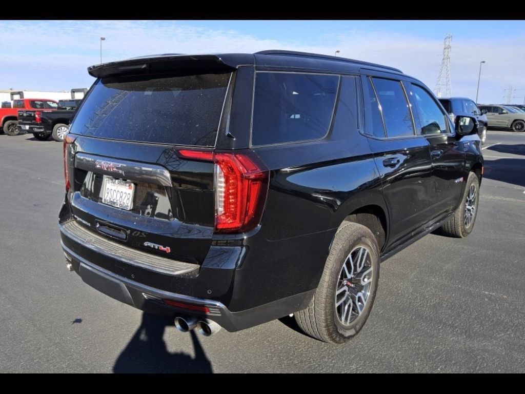 Used 2024 GMC Yukon AT4 w/ Technology Package AWD/4WD image 4