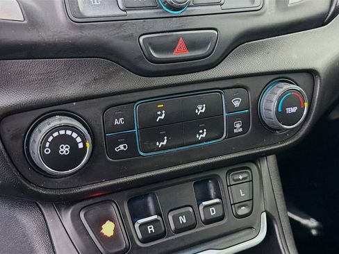 Used 2019 GMC Terrain SLE image 18