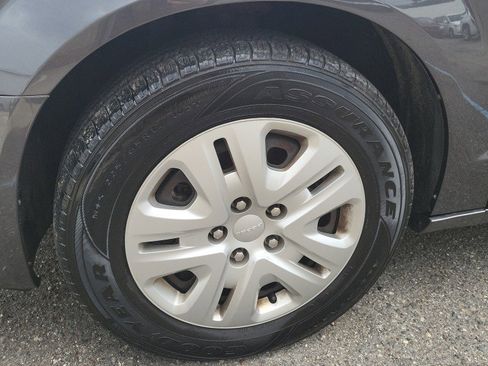 Used 2019 Dodge Grand Caravan SE FWD image 34