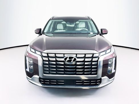 Used 2024 Hyundai Palisade Calligraphy FWD image 2