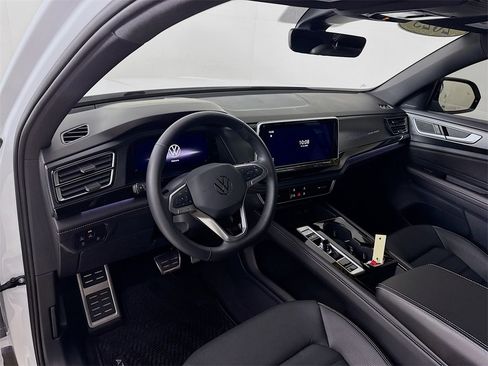 Used 2025 Volkswagen Atlas Cross Sport SEL R-Line image 12